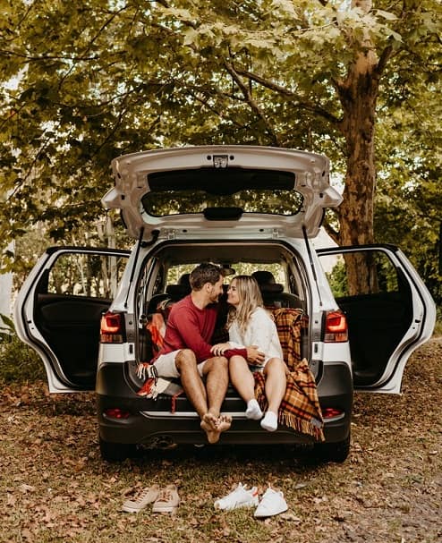 couple dating in car